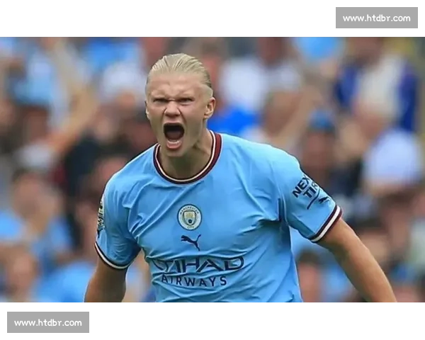 爆笑！曼城新援谢尔基献唱法语说唱，哈兰德领衔众将围观更衣室变欢乐海洋