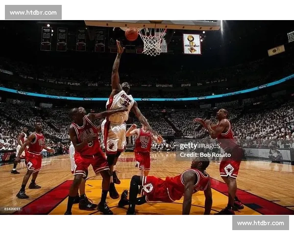 热火对阵公牛精彩录像回顾攻防对决全场亮点解析关键时刻球星表现 热火对阵公牛精彩录像回顾攻防对决全场亮点解析关键时刻球星表现