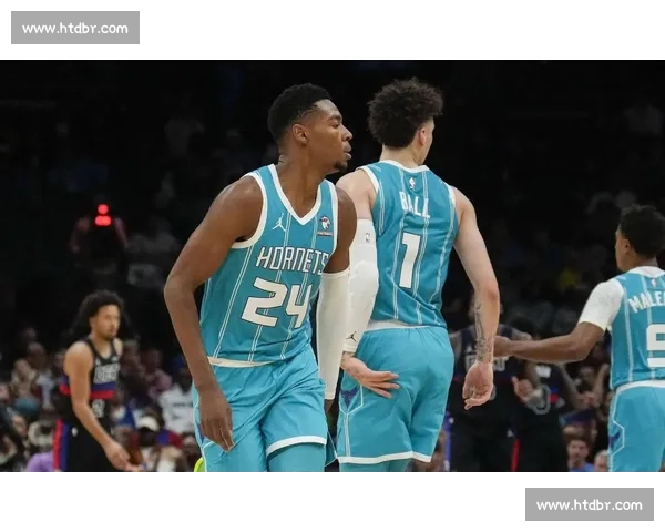 紫金军团鏖战黄蜂湖人季后赛巅峰对决谁能突围引爆联盟焦点之夜 紫金军团鏖战黄蜂湖人季后赛巅峰对决谁能突围引爆联盟焦点之夜